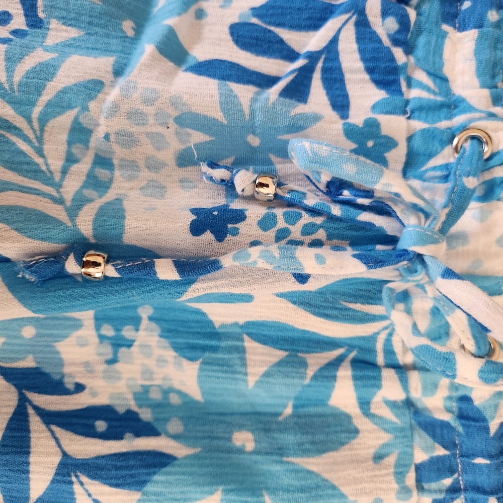 Hearts of Palm NWT capris w/ tropical print. - Picture 3 of 4
